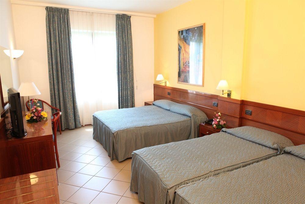 Euro Hotel Cascina Εξωτερικό φωτογραφία