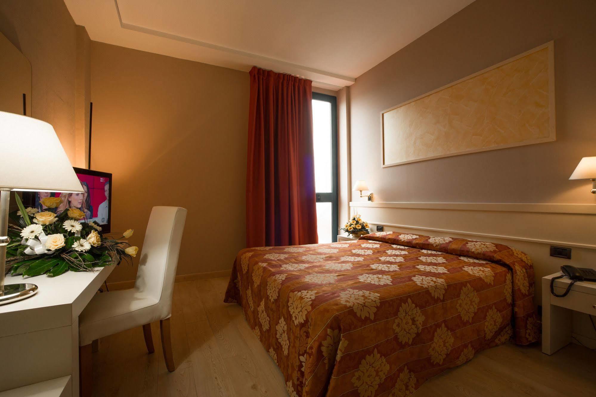 Euro Hotel Cascina Εξωτερικό φωτογραφία