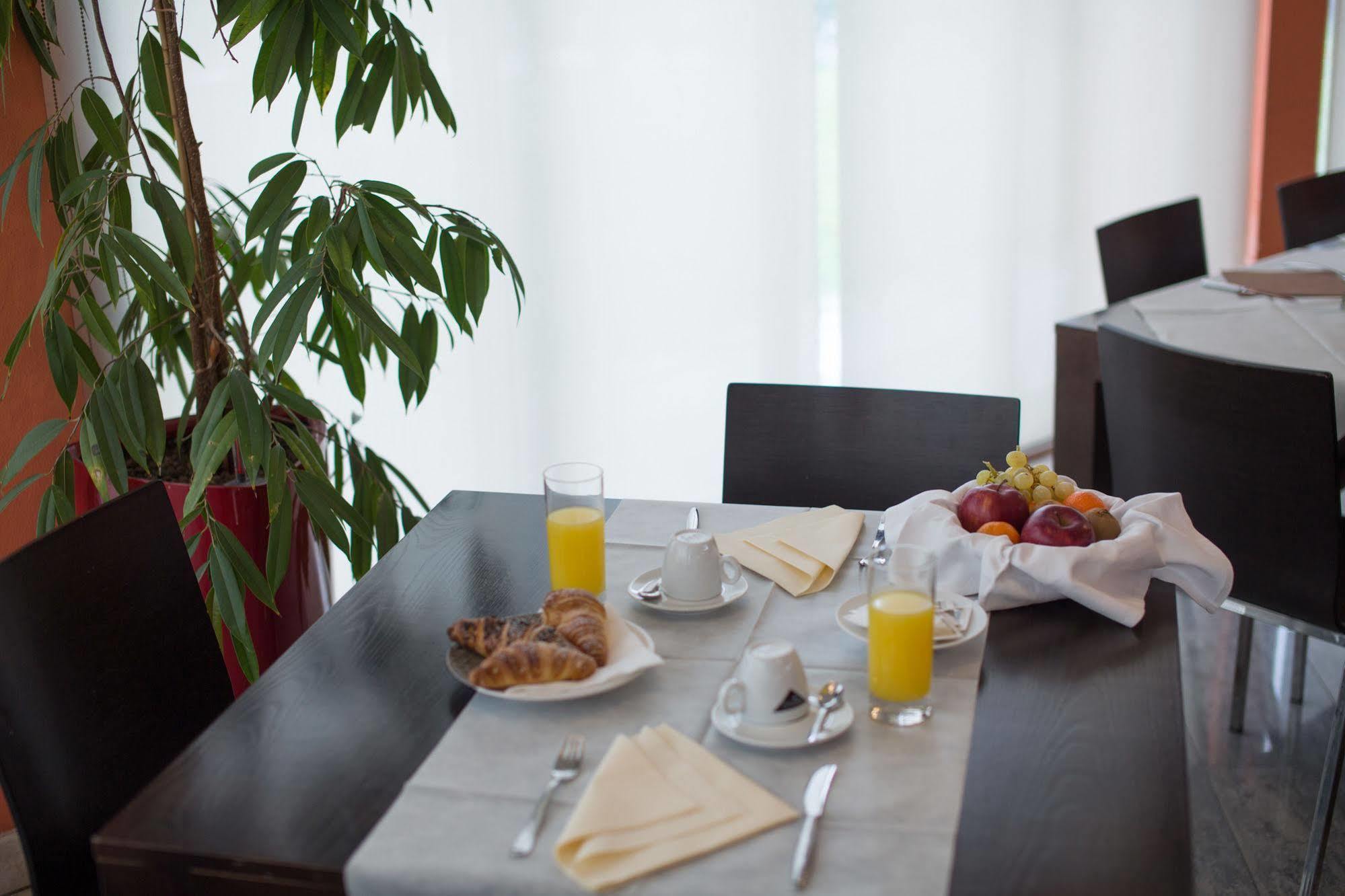 Euro Hotel Cascina Εξωτερικό φωτογραφία